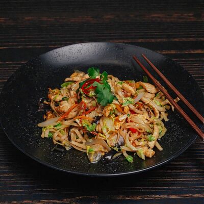 Лапша Удон с уткой Д в Hungry Dragon по цене 620 ₽