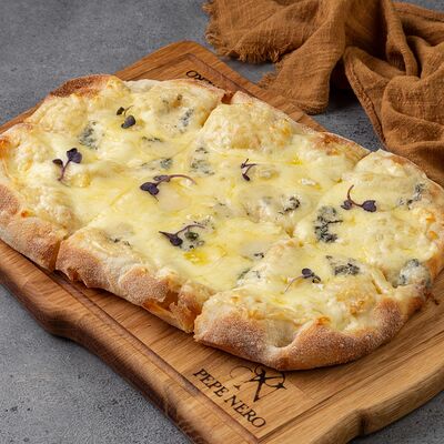 Пицца Четыре сыра в Пепе Неро по цене 1030 ₽