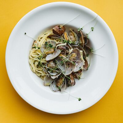 Лингвини с вонголе с соусом на белом вине в Semplice Secondfloor по цене 560 ₽