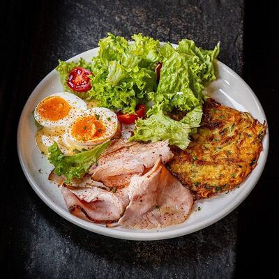 Картофельный драник с пастрами из индейки в Техникум по цене 890 ₽