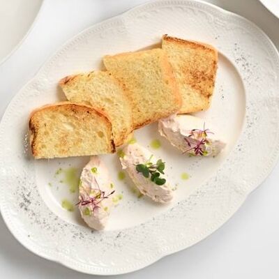 Нежный паштет из лосося с хрустящим хлебом в Болконский по цене 840 ₽