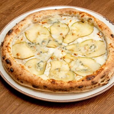 Пицца с грушей и горгонзолой в Il Pizzaiolo по цене 830 ₽