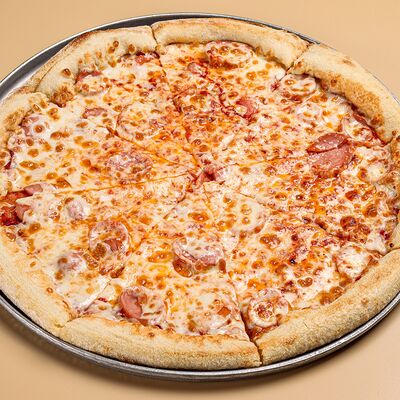 Пицца с колбасками в Семейный ресторан Mr Grek по цене 910 ₽