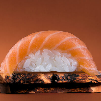 Суши с лососем в Евразия экспресс по цене 124 ₽