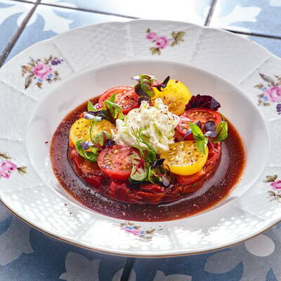 Салат с перцем,томатами и страчателлой в MANANA по цене 895