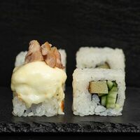 Запечённый ролл Яки Чикен в В теме вкуса