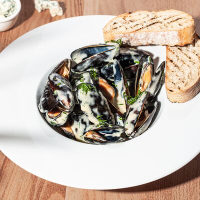 Мидии в соусе Блю-чиз в Bullet Bar по цене 710 ₽