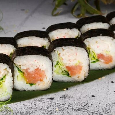 Футомаки сяке в Суши Мастер по цене 289 ₽