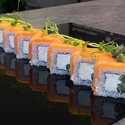 Ролл Филадельфия люкс в Sushi adler по цене 1179 ₽