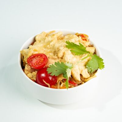 Яичная лапша с курицей карри в ЁБИСАН по цене 869 ₽