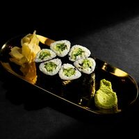 Маки с огурцом в Cocos Lounge