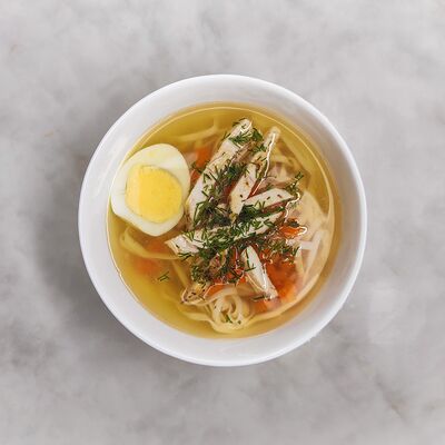 Суп куриный с домашней лапшой в Bonape по цене 459 ₽