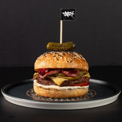 Бургер от шефа в Half of You по цене 750 ₽