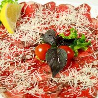 Карпаччо из говяжьей вырезки в У холостяка