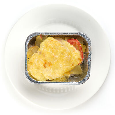 Горбуша с помидором, запечённая под лимонной сырной корочкой в Три жены по цене 250