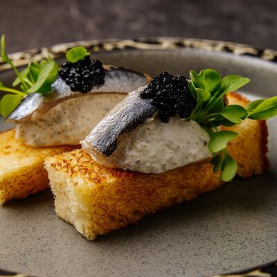 Гречишные оладушки с форшмаком из волжской кильки в Cruise по цене 390 ₽