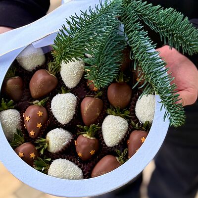 Клубника в шоколаде Новогодний шарик в Sweet Boom по цене 6000 ₽