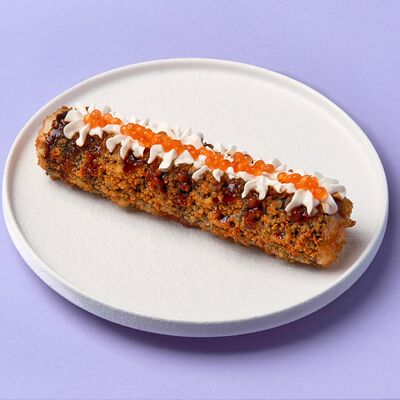 Хот-дог ролл с лососем в СушиБум по цене 649 ₽