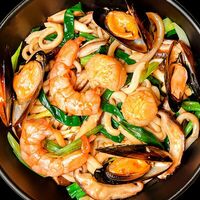 Лапша с морепродуктамив Дамплинг Репаблик