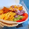 Гирос из курицы на тарелке в Doner & Шашлык по цене 424