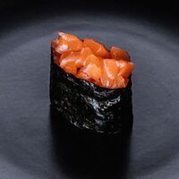 Гункан с лососем в Море Лосося