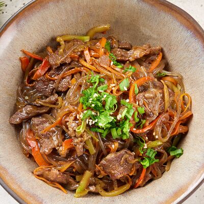 Бататовая лапша с говядиной в Паназия & Суши-рум по цене 760 ₽