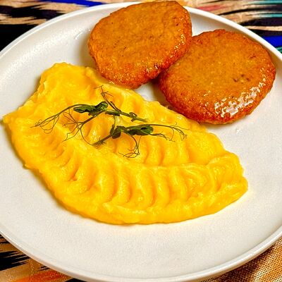 Биточки куриные с картофельным пюре в Чайхана Арафа по цене 450 ₽