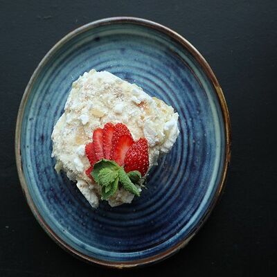 Пирожное Миндальное с малиной в Злаки маки по цене 250 ₽