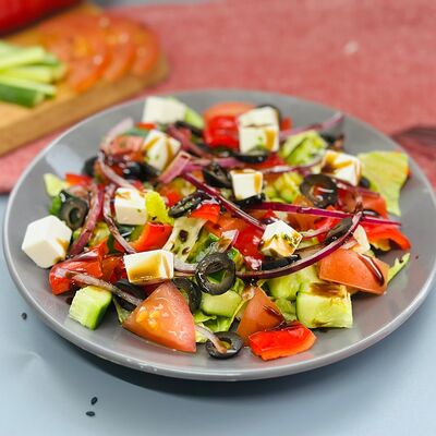 Греческий с бальзамическим соусом в Токио 96 пицца и роллы по цене 369 ₽