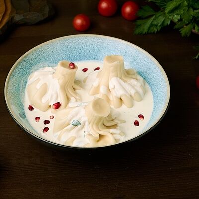 Хинкали с сыром и зеленью в сливочно-чесночном соусе в Чито Грито по цене 750 ₽