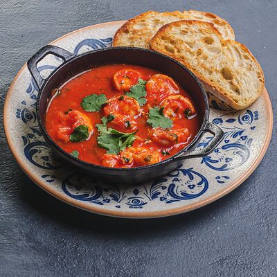 Жареные креветки с чесноком и зеленью в LAFALounge & cafe по цене 830 ₽