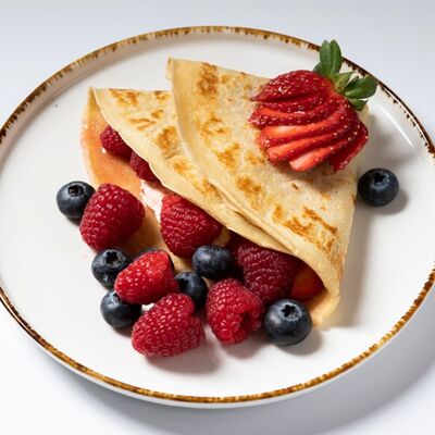 Блинчик с маскарпоне и ягодами в Пепперони по цене 400 ₽