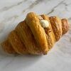 Круассан с соленой карамелью в АМ по цене 205