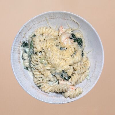 Фузилли со шпинатом и креветками в Романовская пекарня по цене 730 ₽