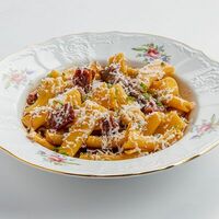 С щечками и вяленными томатами в Parmesano
