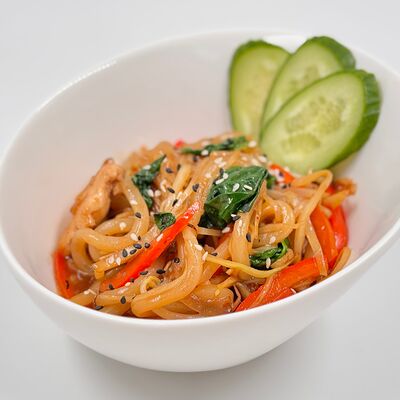 Лапша с курицей в Суши и Роллы Ли по цене 510 ₽