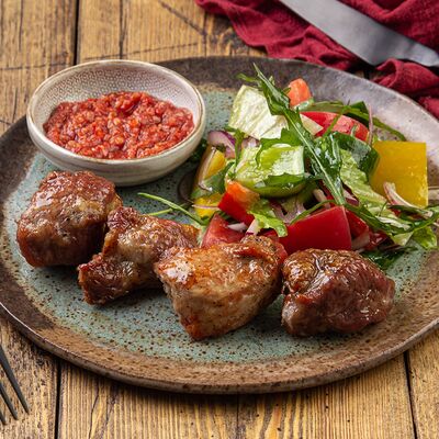 Шейка свиная со свежими овощами в Сябры по цене 550 ₽