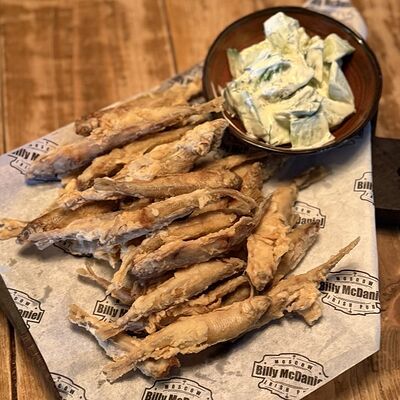 Корюшка фри с салатом из свежих огурцовв Billy McDaniel по цене 890 ₽