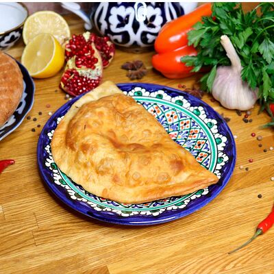 Чебурек с говядиной в Плов & лагман по цене 70