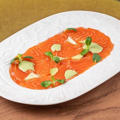 Лосось шеф-посола с огурцом и авокадо в ИВА по цене 1200 ₽