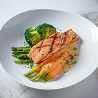 Филе лосося с овощами в Romano