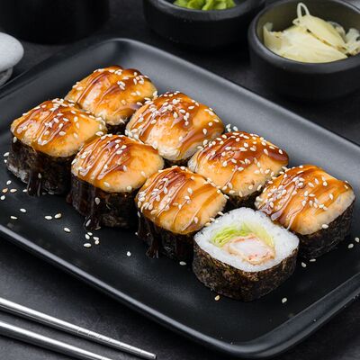 Ролл Запеченный с креветкой и салатом в Рыба закусывала по цене 589 ₽