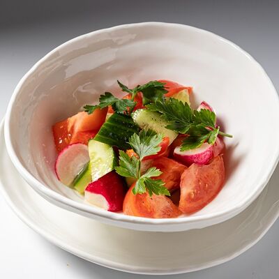 Овощной салат в Тирольские пироги по цене 450 ₽