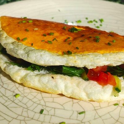 Омлет Пуляр с овощным салатом в Июль по цене 390 ₽