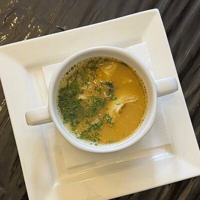 Суп-пюре гороховый с карри и филе птицы в Длинный нос по цене 190 ₽