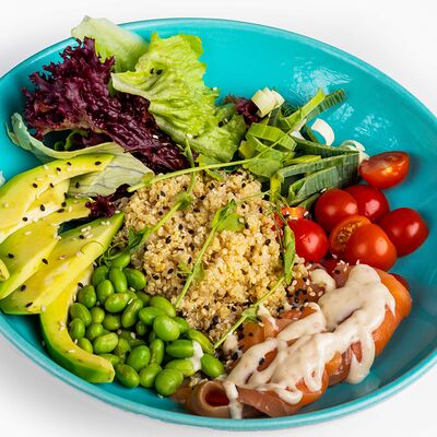 Зеленый боул с лососем в Coffee Cake по цене 550 ₽