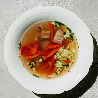 Бульон с рубленой говядиной и перцем рамиро в Sage по цене 900 ₽