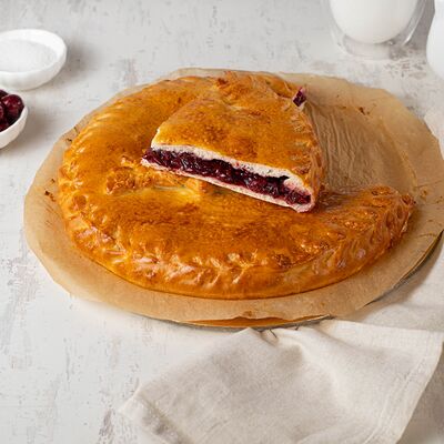 Пирог с вишней в Хлебное место по цене 500 ₽