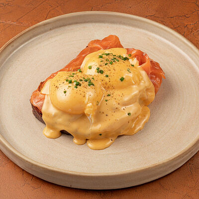 Яйцо Бенедикт, слабосоленый лосось в Maya по цене 1400 ₽