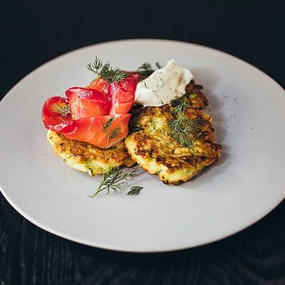 Оладьи из цукини со слабосоленым лососем в Carne grill по цене 550 ₽